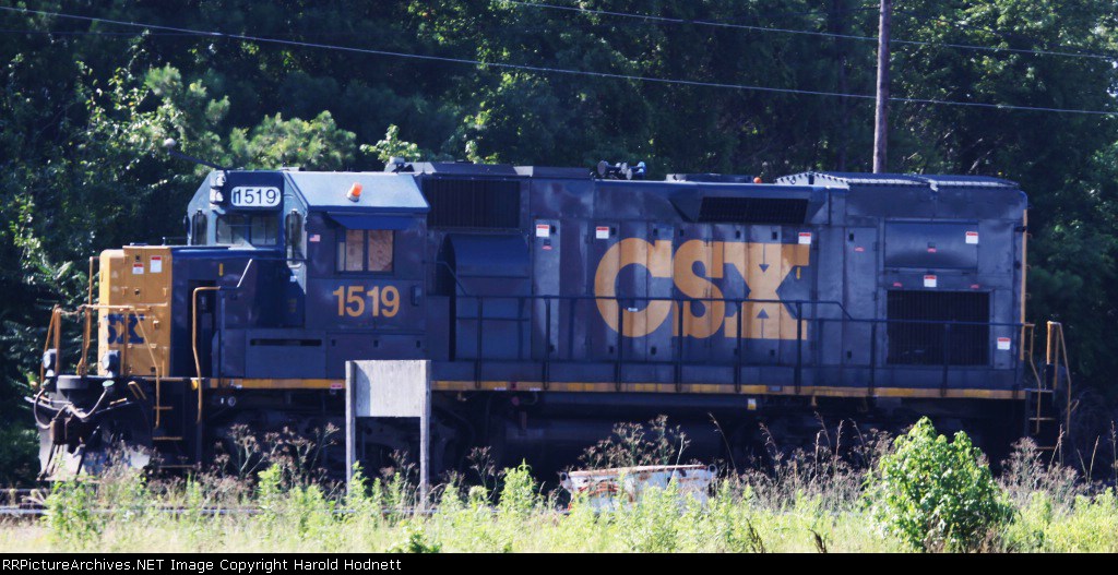 CSX 1519 sits alone